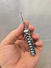 Load image into Gallery viewer, Black and white honeycomb single sewing seam ripper tool